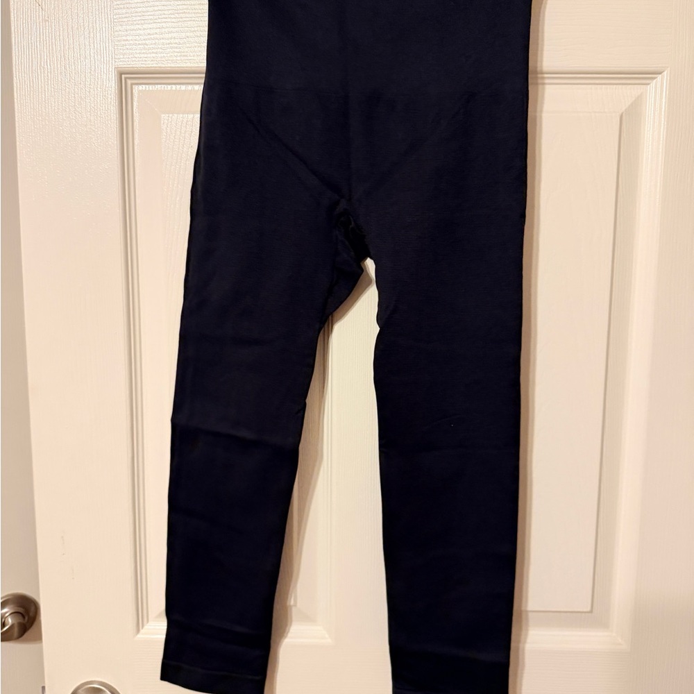 Black Stylish Leggings - Picture 2 of 6